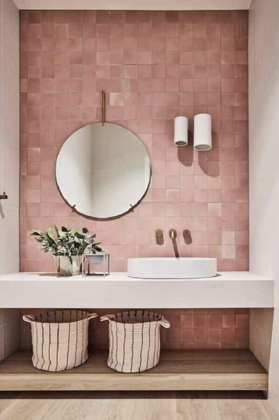 Ideias banheiro rosa revestimento