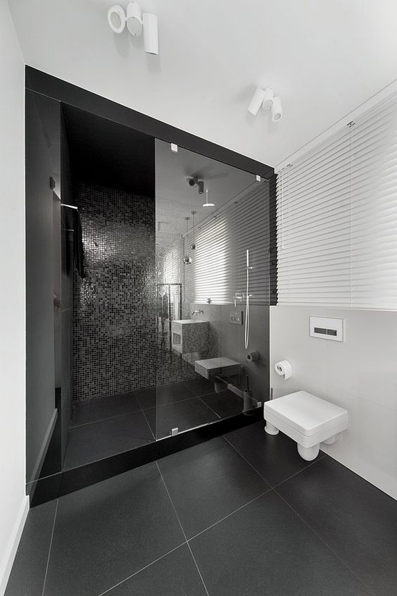 banheiro preto branco