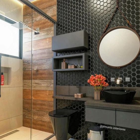 banheiro preto madeira