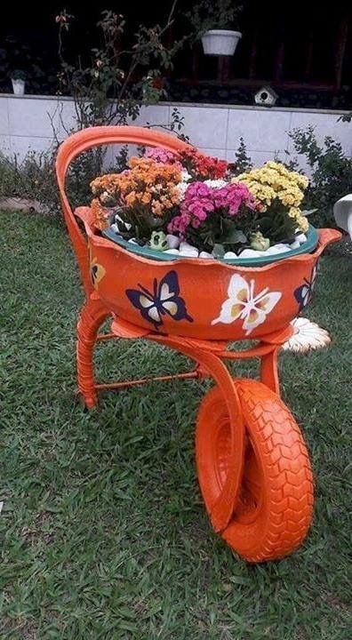 carrinho de mao feito com pneus para decorar jardim 1