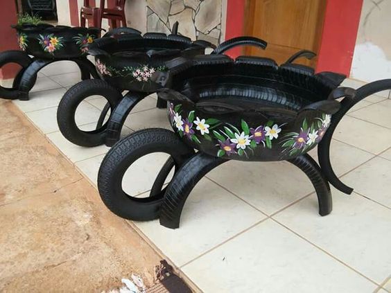 carrinho de mao feito com pneus para decorar jardim 4