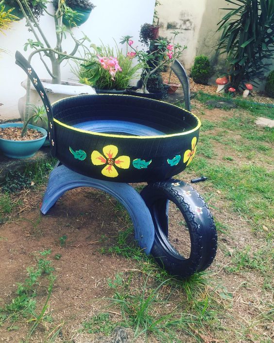 carrinho de mao feito com pneus para decorar jardim 7