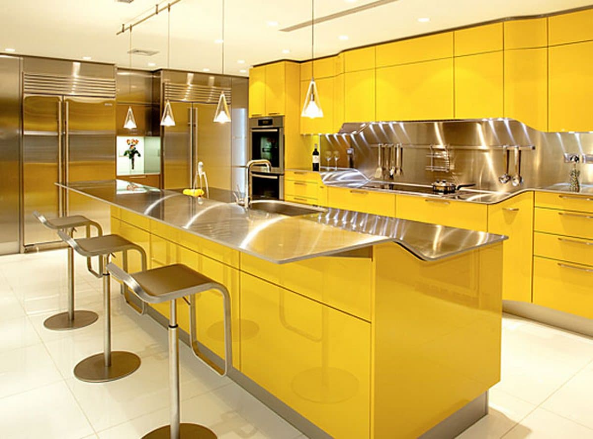 cozinha amarecina em tons amarelos