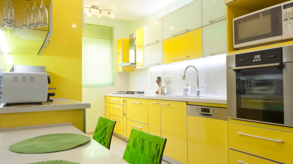 cozinha com moveis amarelos
