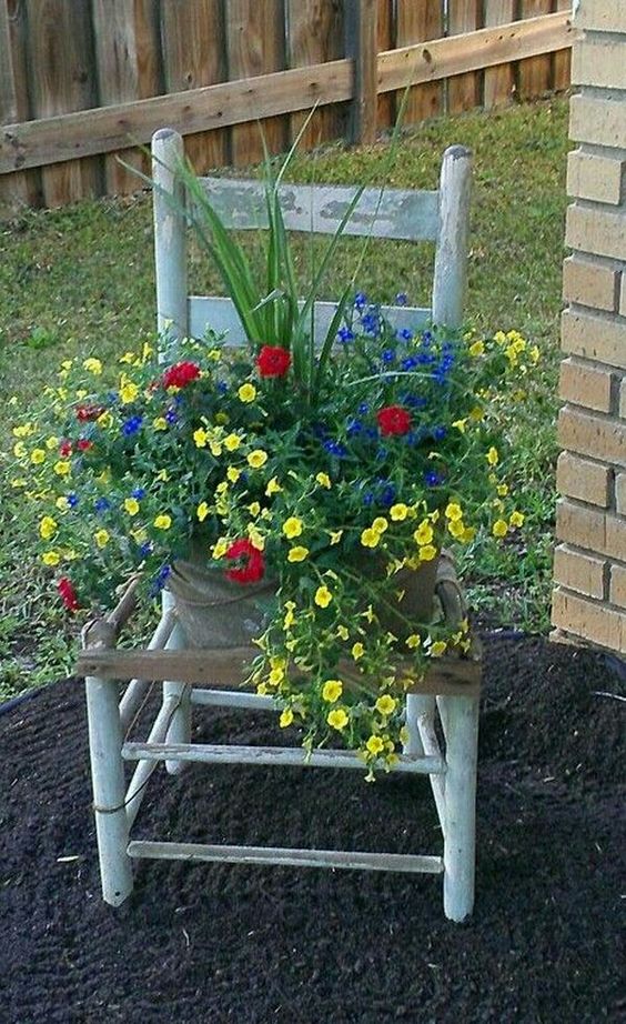 decoracao de jardim com cadeiras velhas 9