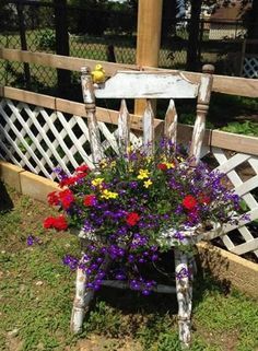 decoracao de jardim com cadeiras velhas