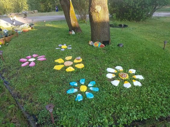 decoracao de jardim com pedras em forma de flores 7