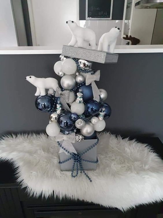 decoracao de natal com caixas com bolas a sair 5