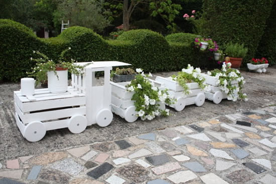 decoracao para jardins com caixotes de madeira