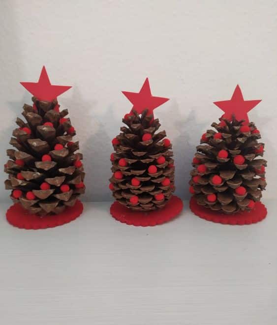 mini arvores de natal feitas com pinhas 5