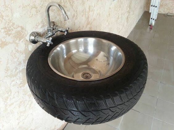 pia de banheiro feita com pneus velhos 4