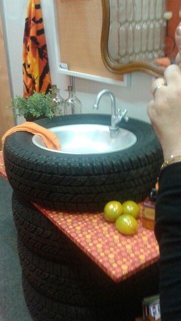 pia de banheiro feita com pneus velhos 8