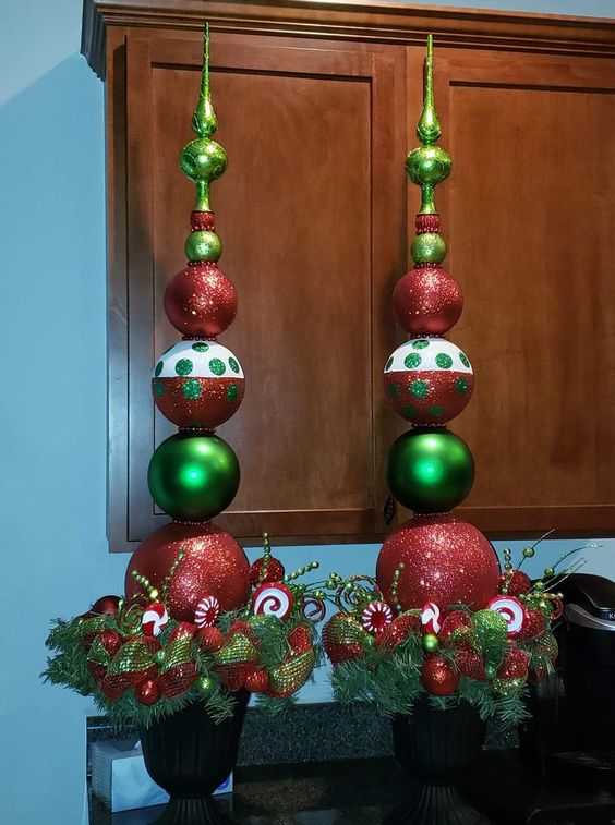 torres feitas com bolas de natal 4