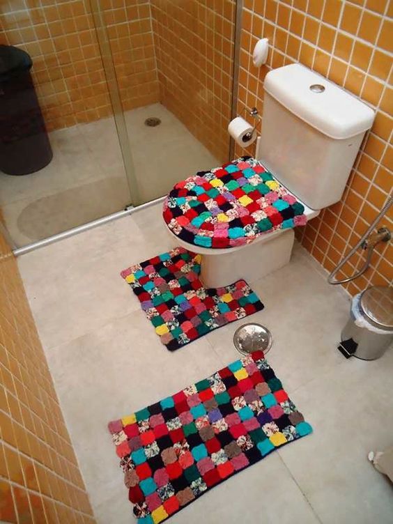 usar retalhos de tecido para decorar o banheiro 2